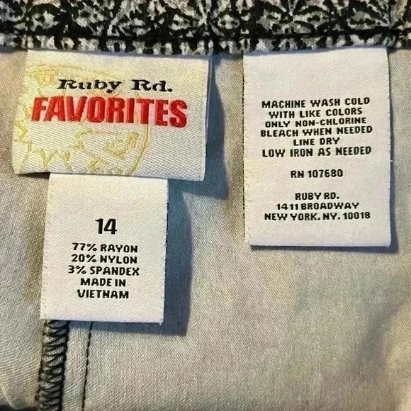 Ruby Rd. Favorites Women's Sz 14 Ankle Length Slacks Black & White - Picture 4 of 4